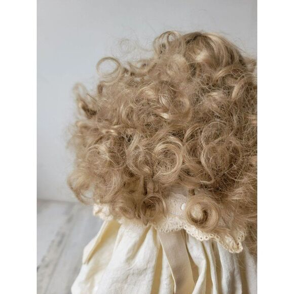 Beautiful Buttercup Little dreamer porcelain doll Georgetown collection - Picture 13 of 14